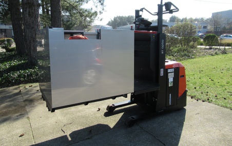 Aangepast inox werkplatform op stapelaar